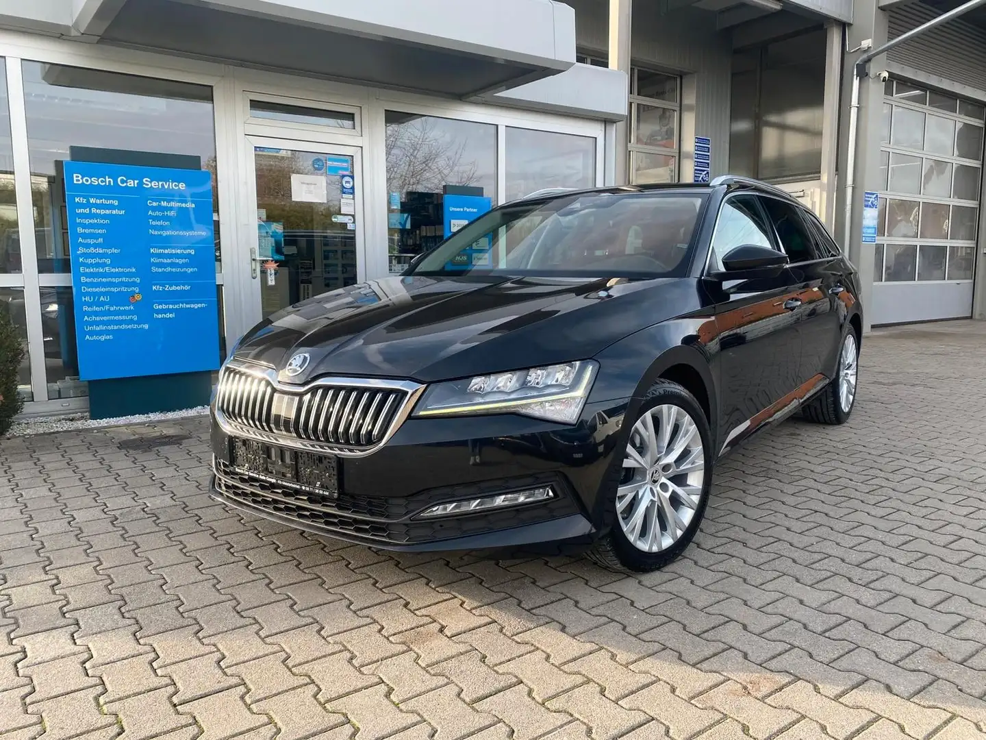 Skoda Superb *DSG*ACC*PANO*LED*SHZ Schwarz - 1