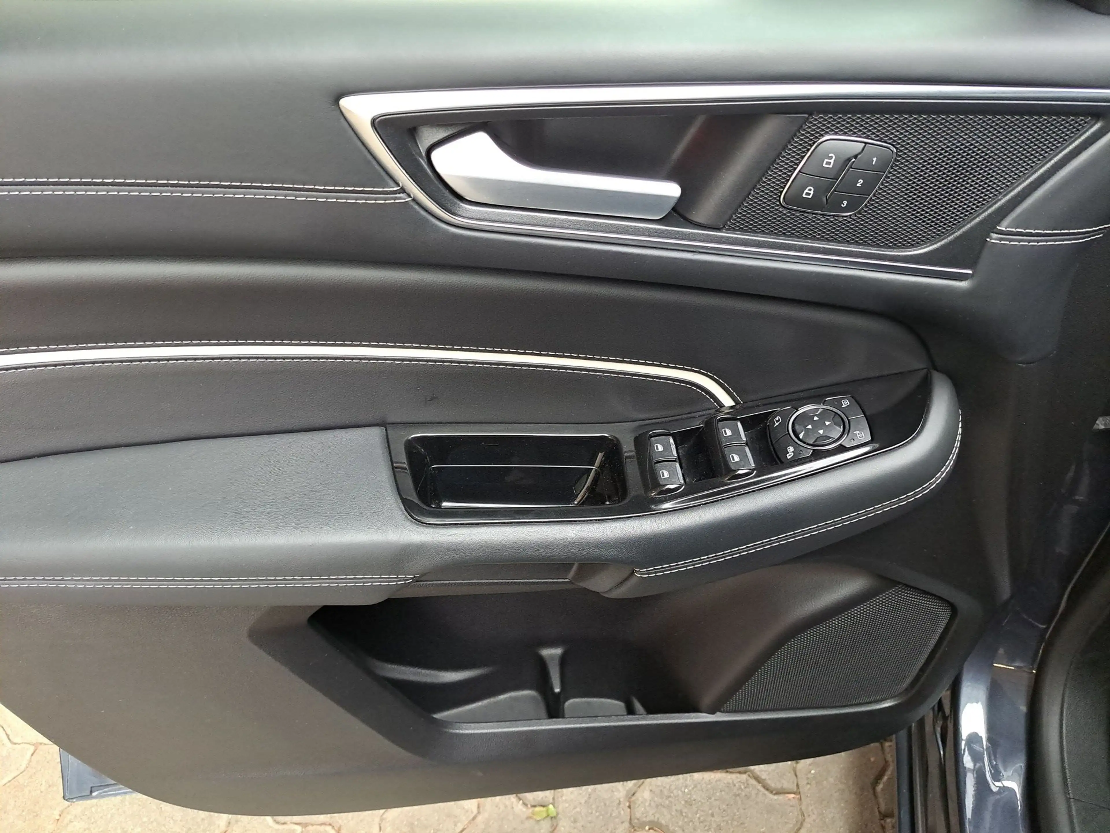 Ford S-Max Vignale AWD Leder+Frontkamera usw. — photo 5