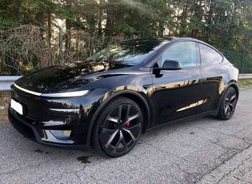 Tesla model y performance awd new model juniper noir diamant autopilot ameliore eap premiere main origine france