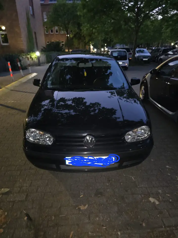 Volkswagen Golf 1.4 Special — photo 1 of 4