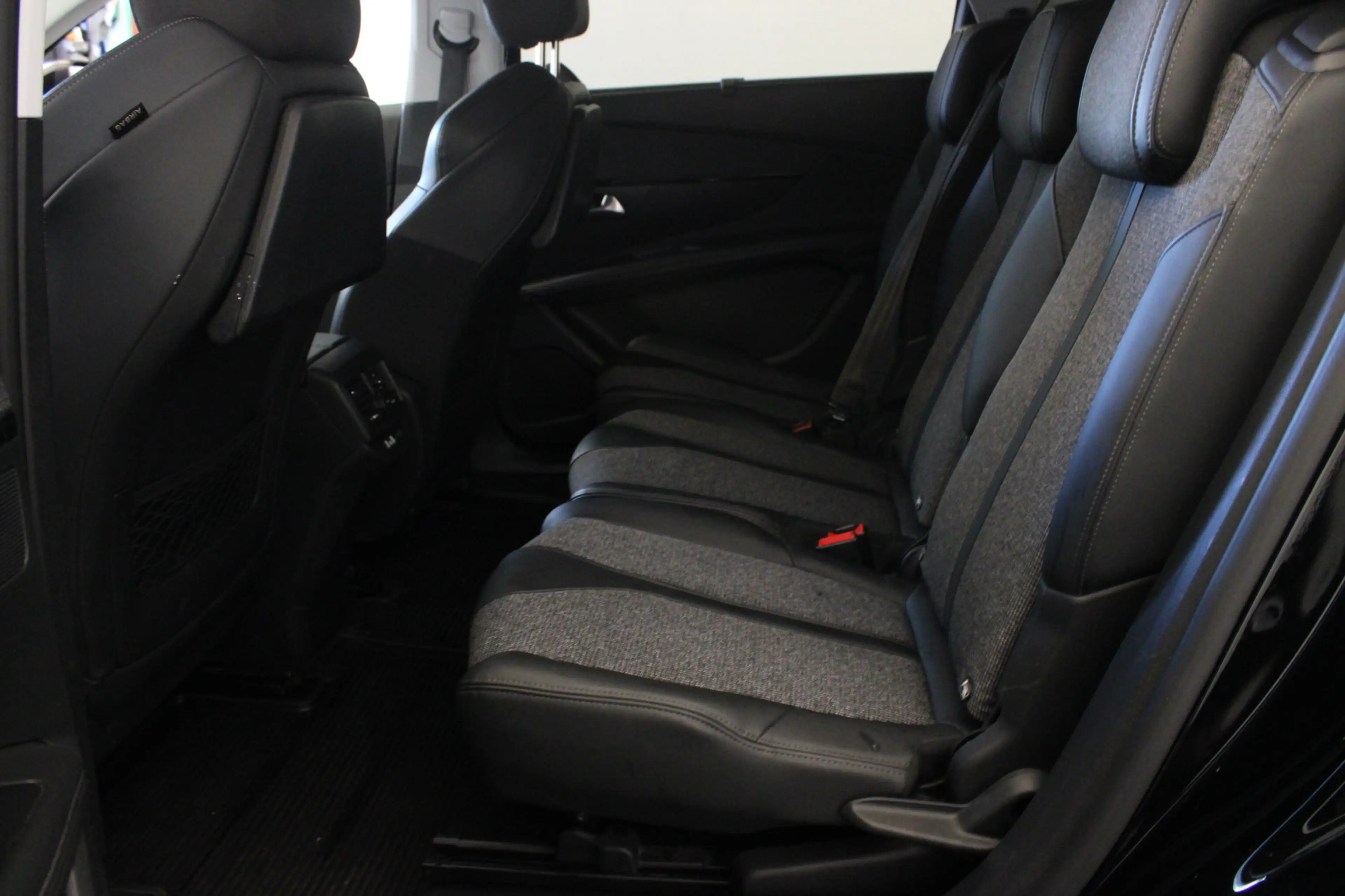 Peugeot 5008 1.2 PureTech Allure — photo 15