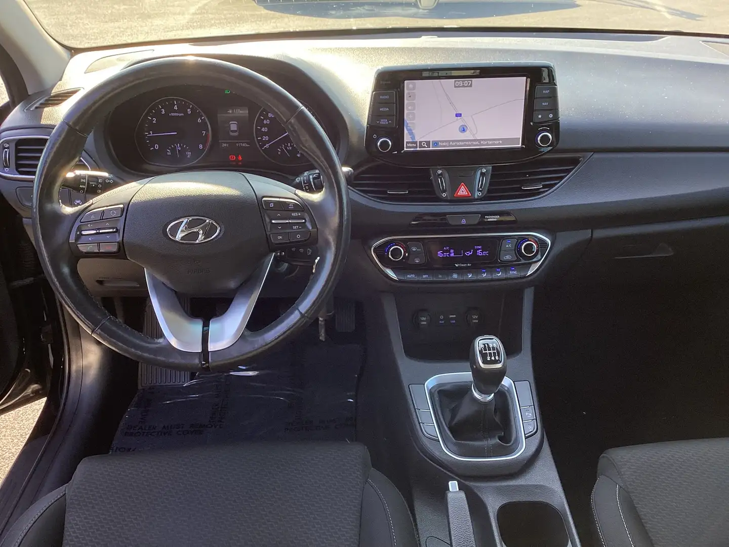 Hyundai i30 1.0T-GDI/1steEig/91000km/Cam&Pdc/Cruise/Alu/Navi Noir - 2