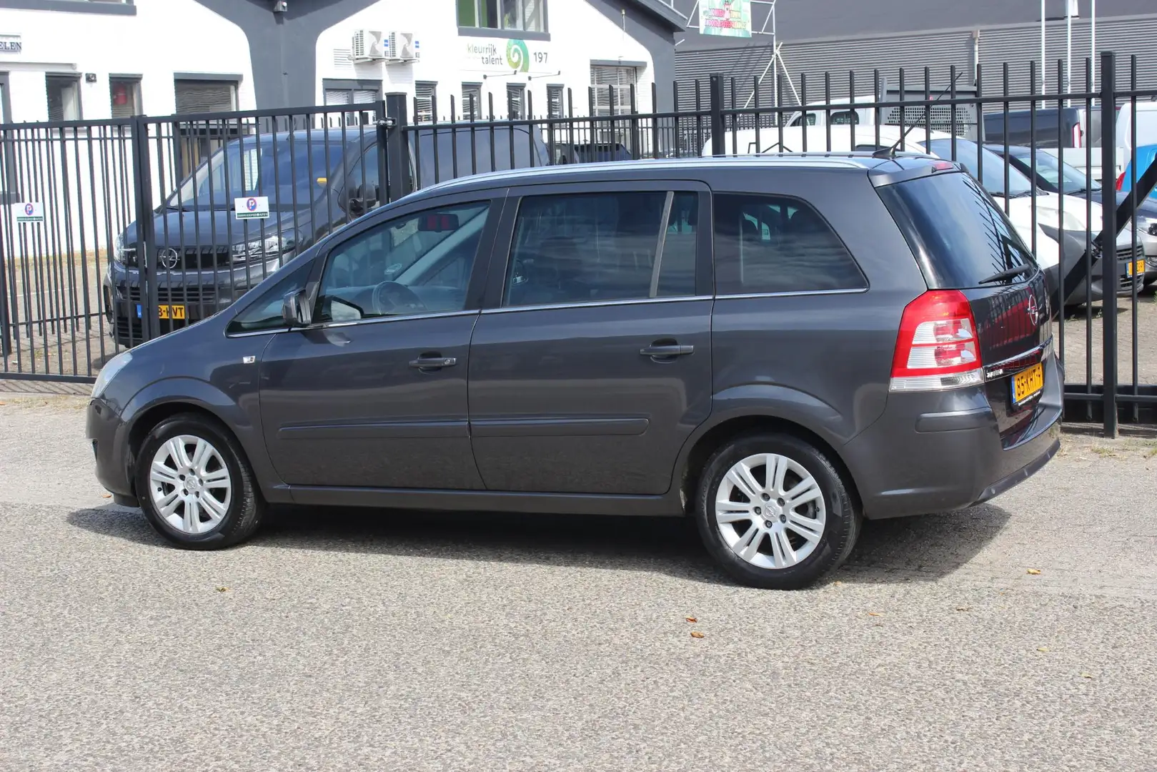 Opel Zafira 1.8 Cosmo, Airco/ECC! Opel Zafira 1.8 Cosmo Gris - 2