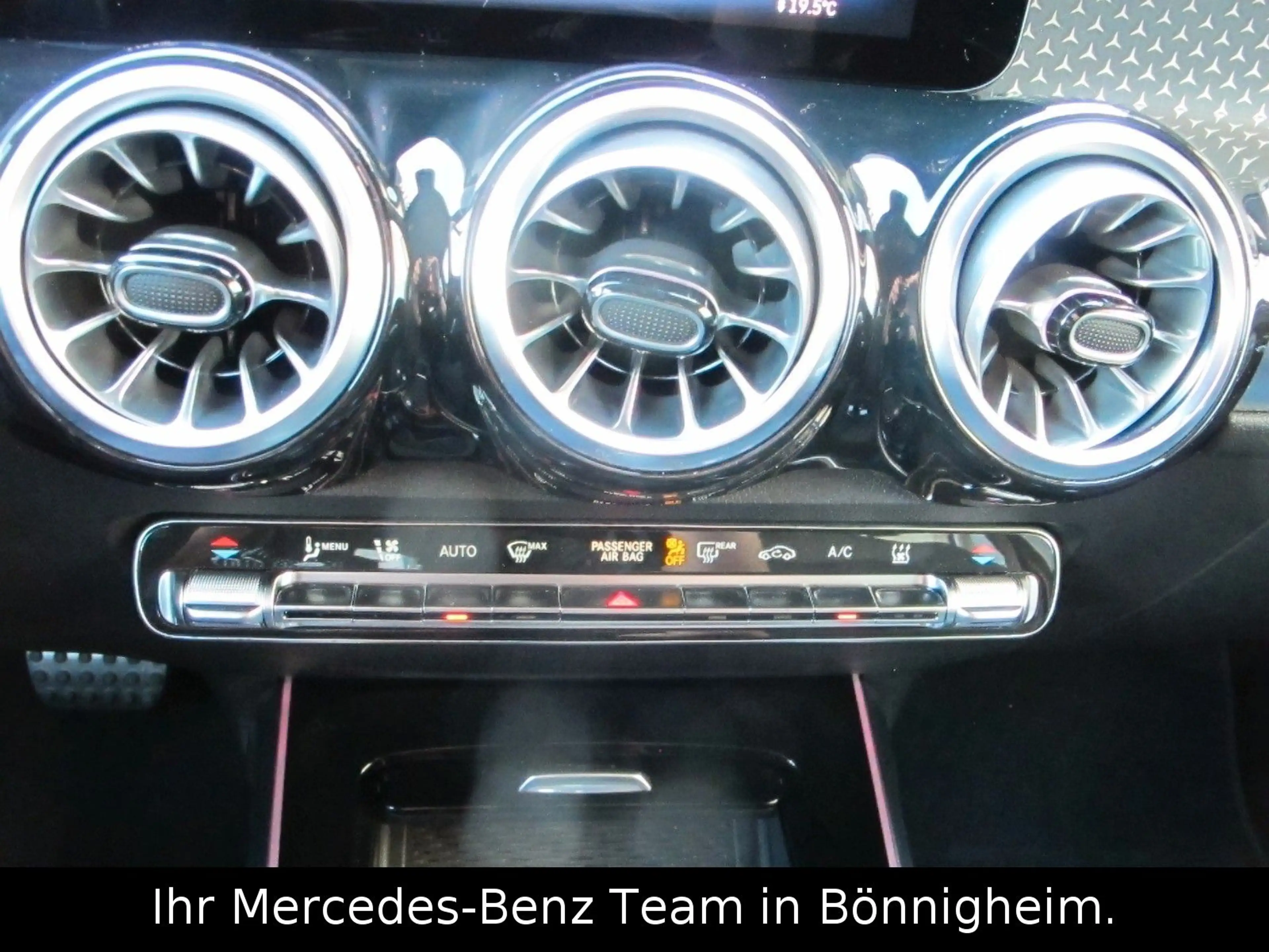 Mercedes-Benz EQB 300 4M AMG / AHV / 360° / DISTRONIC / Night — photo 15