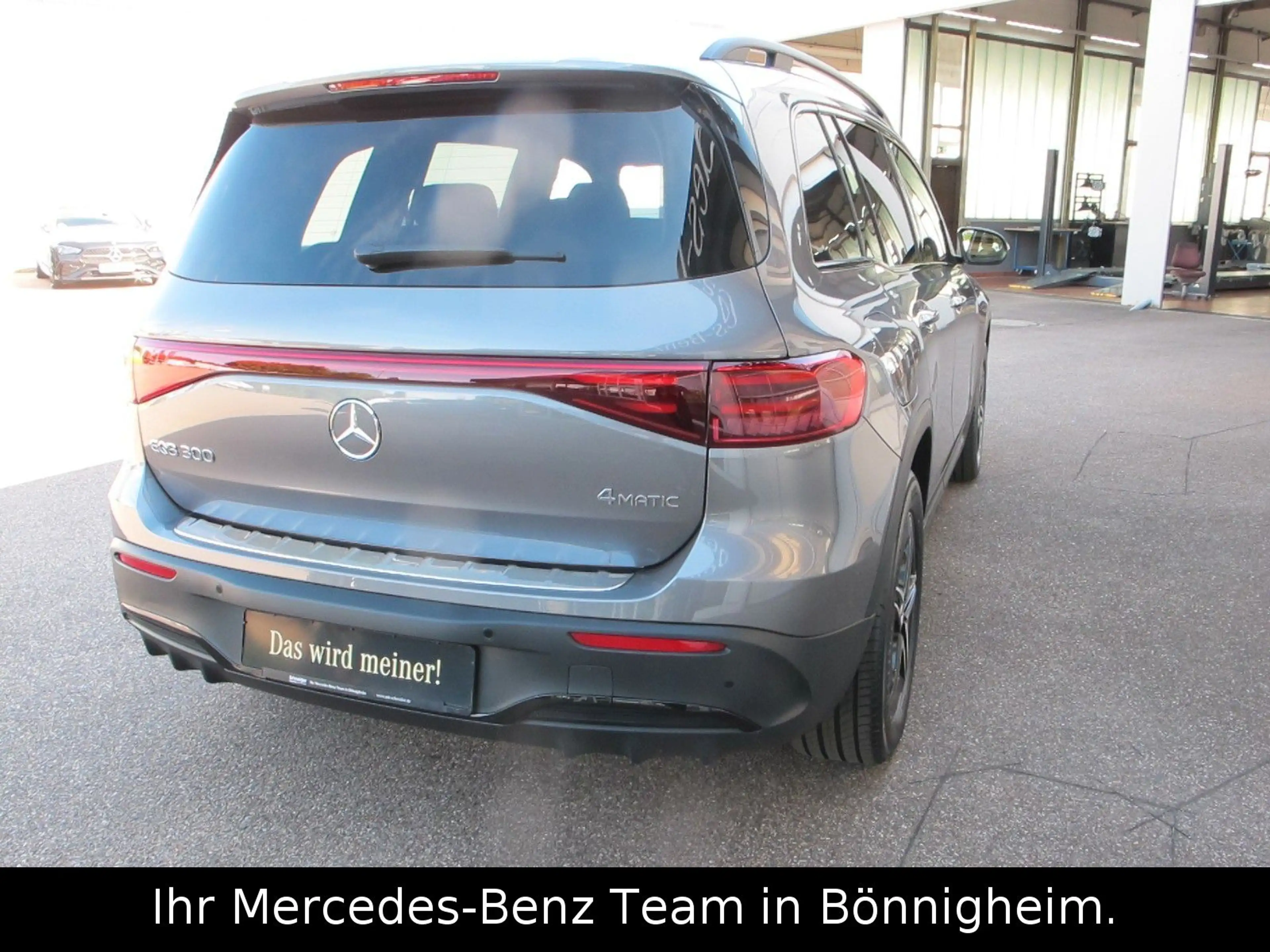 Mercedes-Benz EQB 300 4M AMG / AHV / 360° / DISTRONIC / Night — photo 3