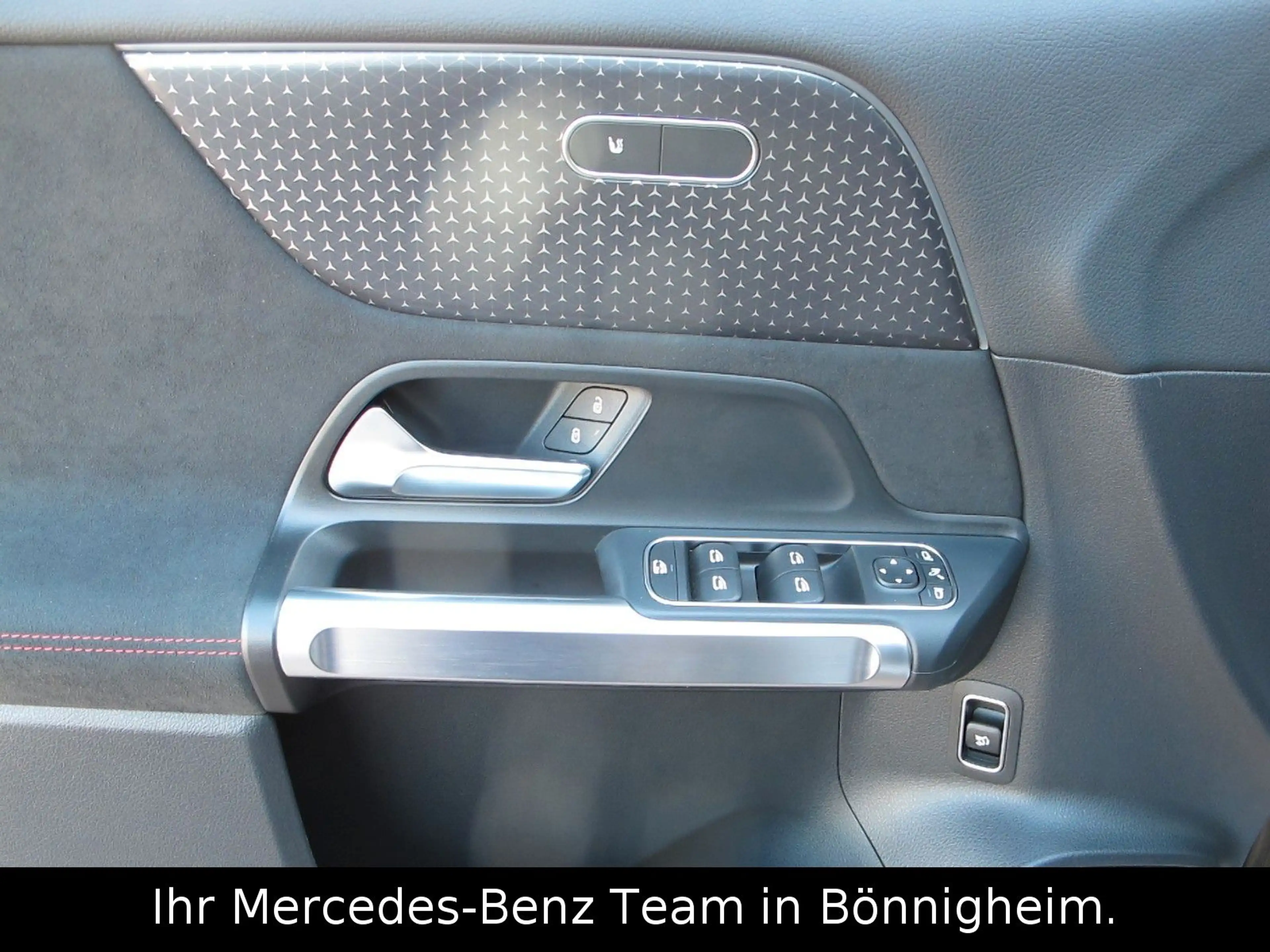 Mercedes-Benz EQB 300 4M AMG / AHV / 360° / DISTRONIC / Night — photo 6