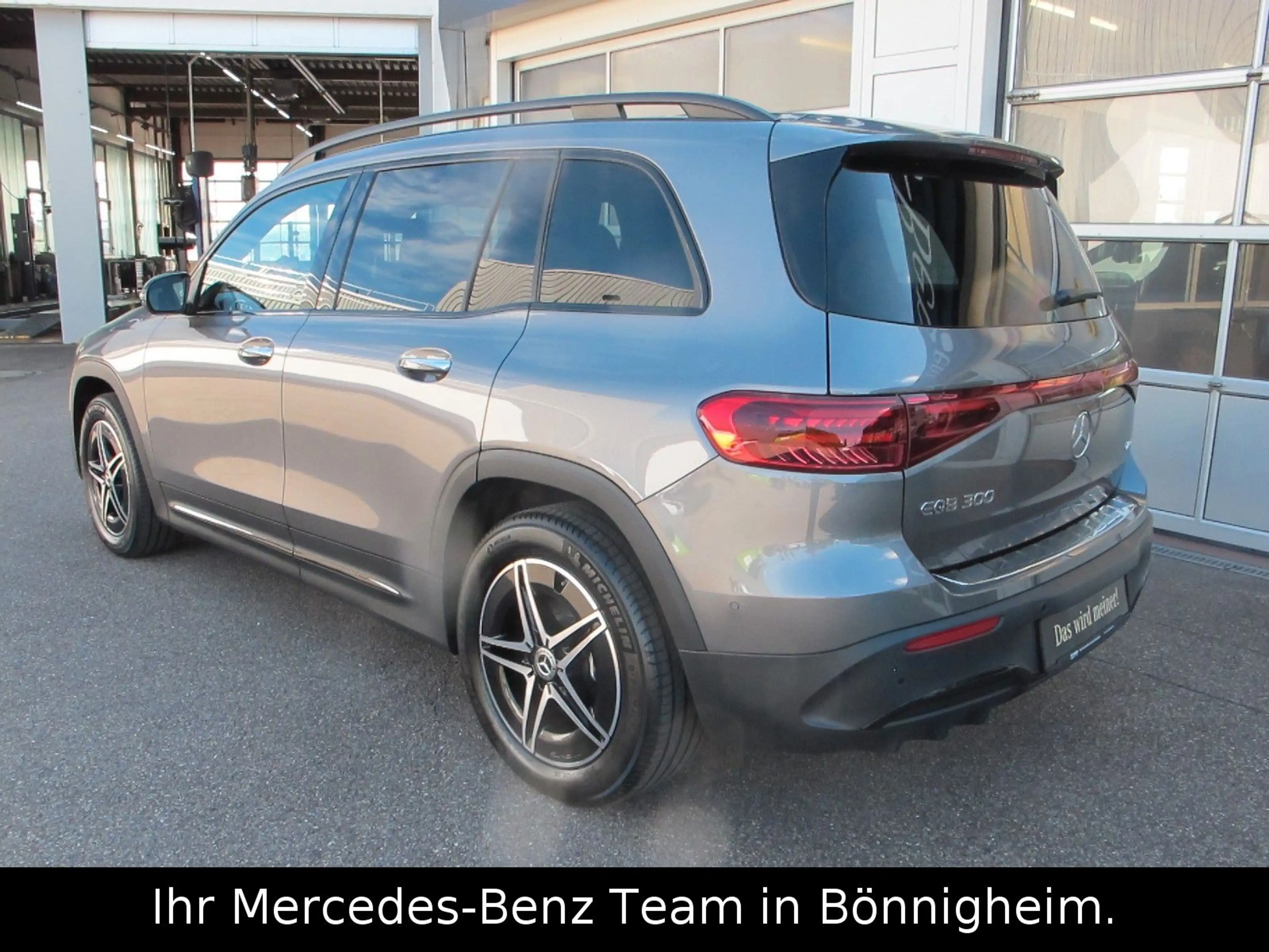 Mercedes-Benz EQB 300 4M AMG / AHV / 360° / DISTRONIC / Night — photo 2