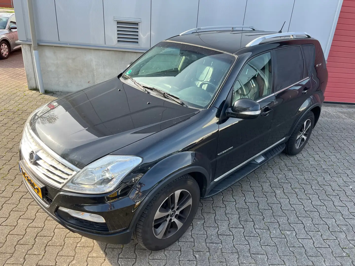 SsangYong Rexton RX 220 e-XDI Sapphire HD 178pk Automaat / Euro 6 / Fekete - 1
