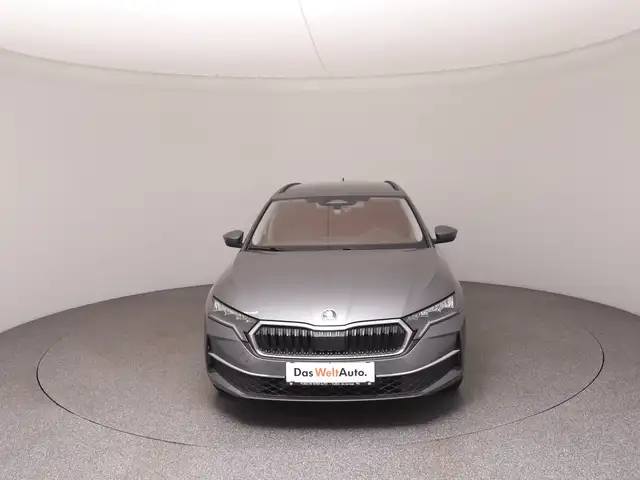 Skoda Octavia view 3