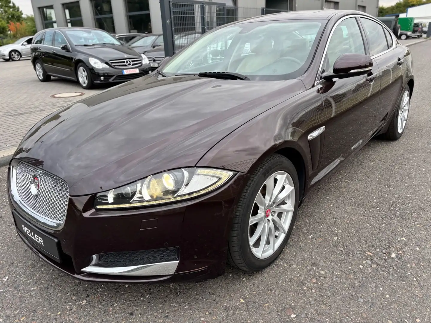 Jaguar XF 2.2 Diesel Autom./Navi+Camera/Leder/SD-Voll! Mauve - 1