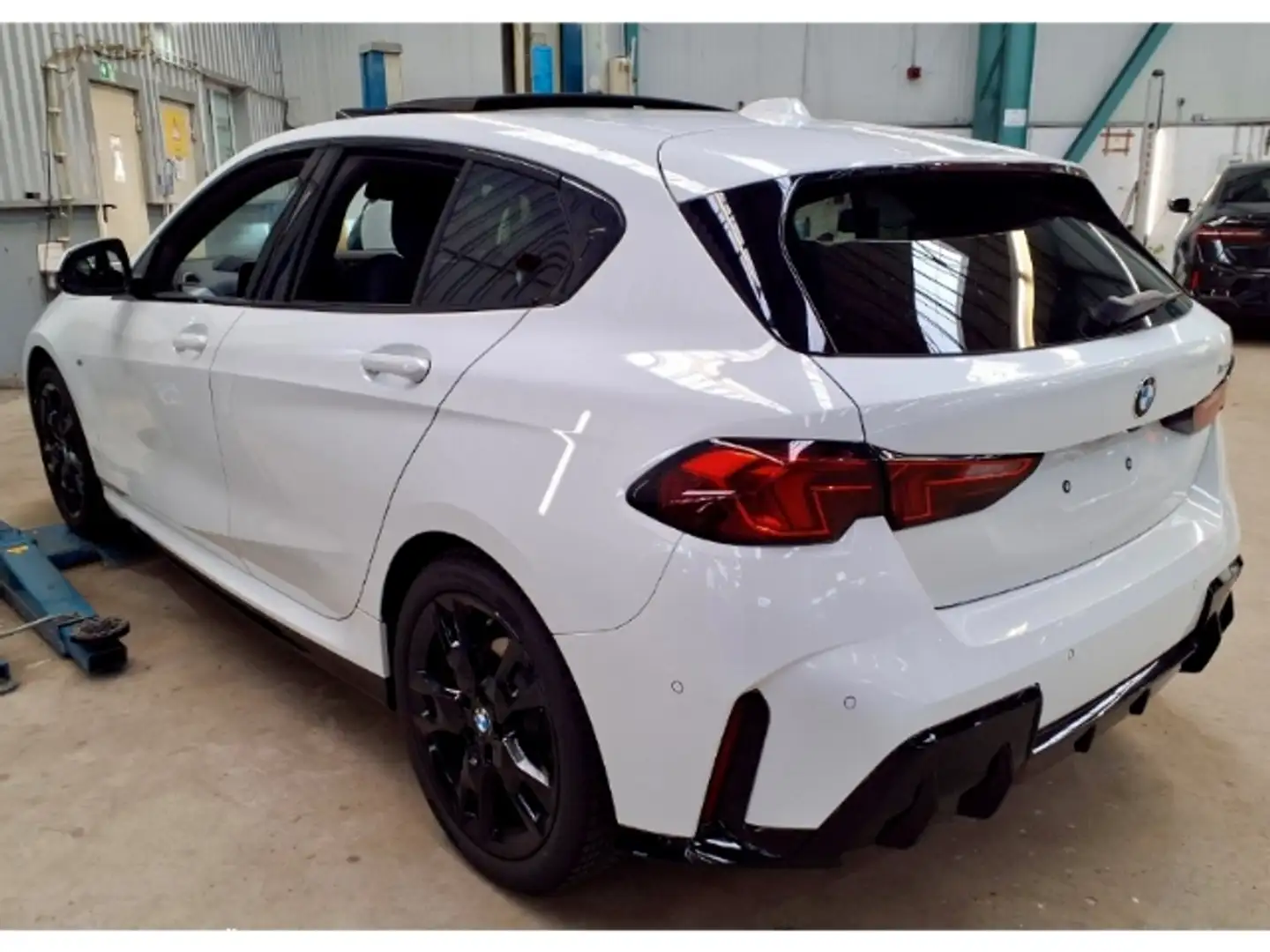 BMW 120 F70 M Sport Panorama HUD H/K LCProf Memory ad.M-FW Weiß - 2