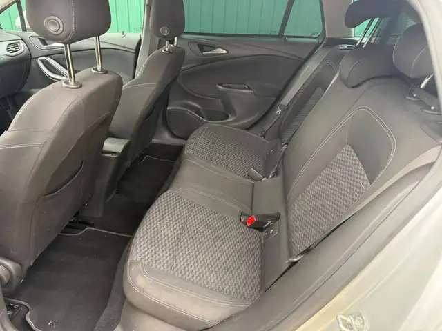 Opel Astra view 12