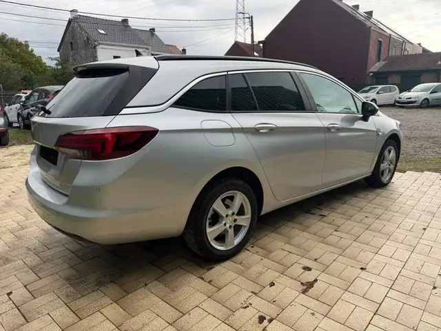 Opel Astra view 5