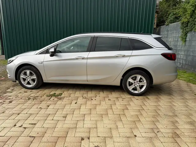 Opel Astra view 2