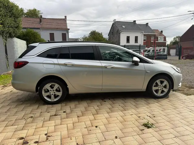 Opel Astra view 6