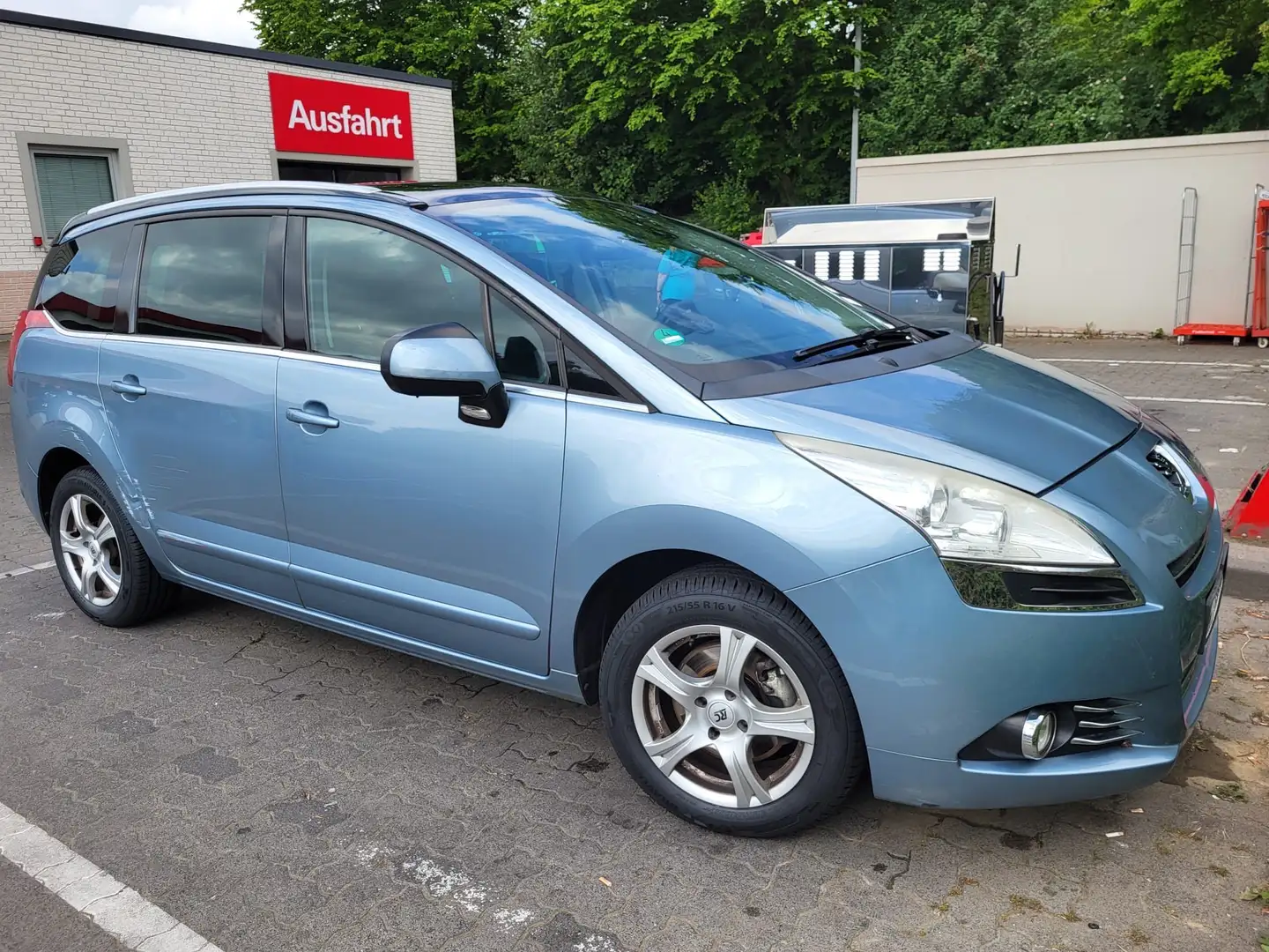 Peugeot 5008 2.0 HDI FAP 165 Allure Automatik Blau - 1