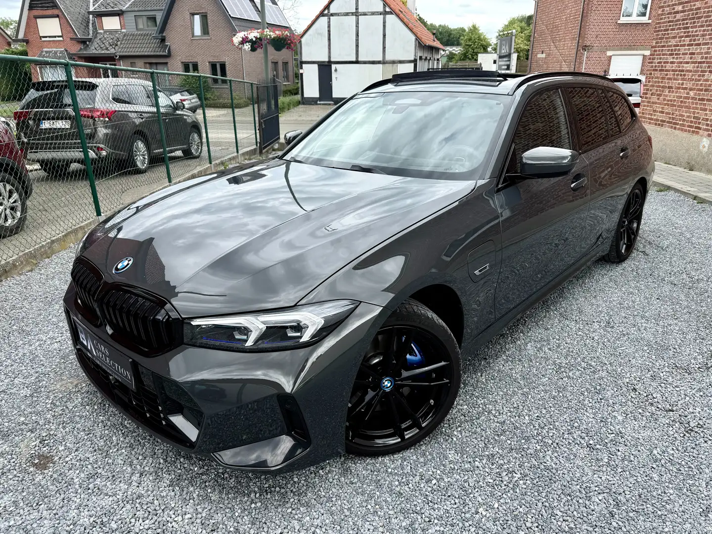 BMW 330 e xDrive Touring M Individual Full! | Pano | 360 ! Grey - 1