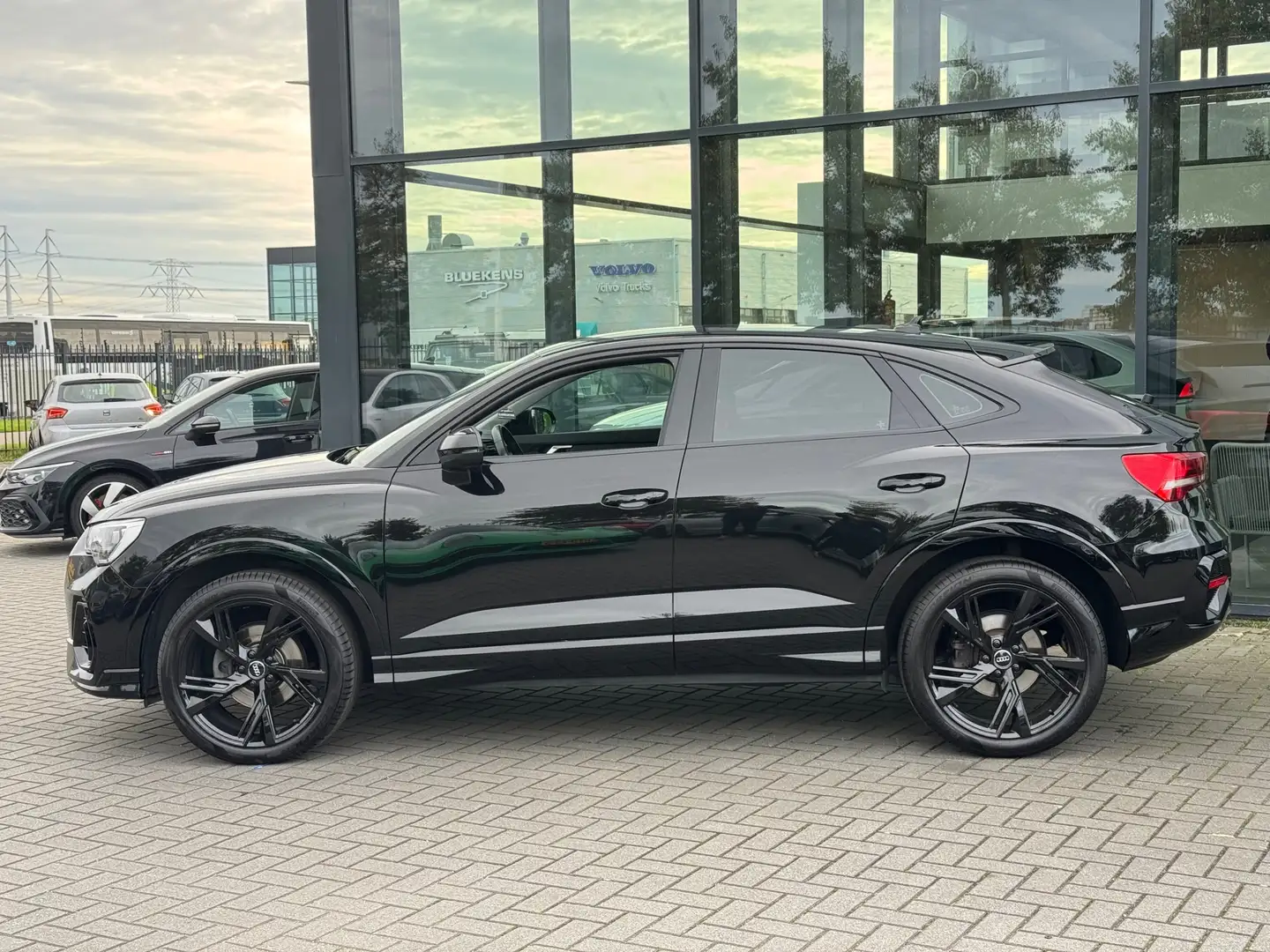 Audi Q3 SPORTBACK 35 TFSI S Edition * Camera * Keyless * L Noir - 2