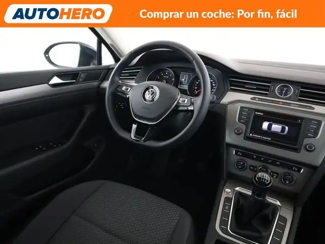 Volkswagen Passat view 14