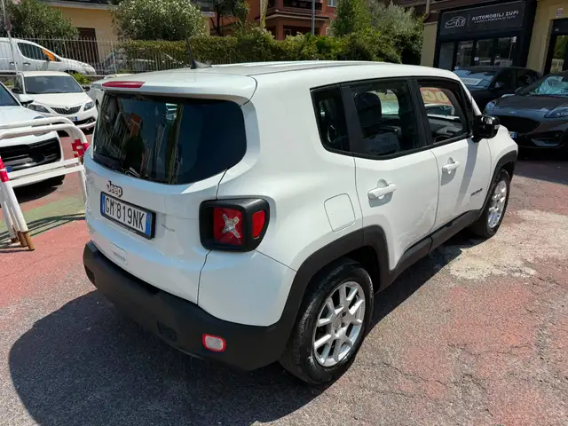 Jeep Renegade view 5