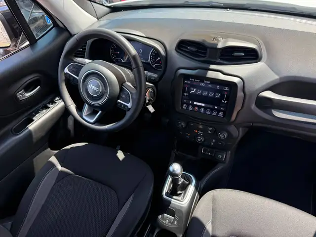 Jeep Renegade view 10