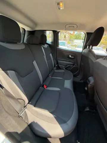 Jeep Renegade view 14