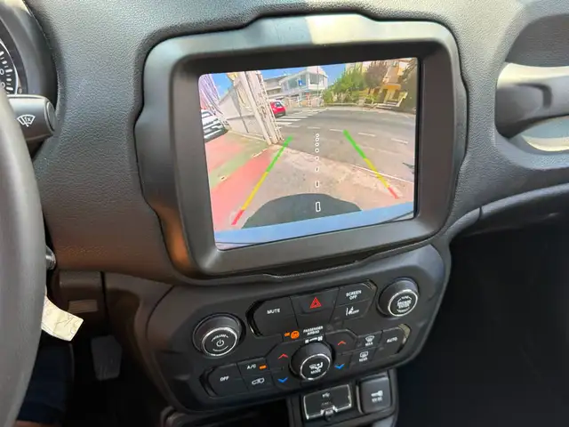 Jeep Renegade view 13