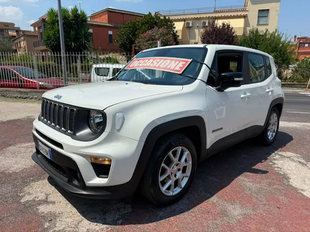 Jeep Renegade view 3