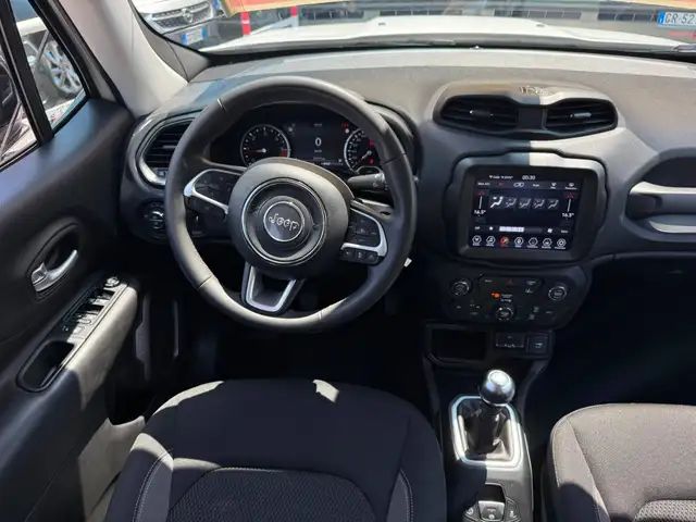 Jeep Renegade view 9