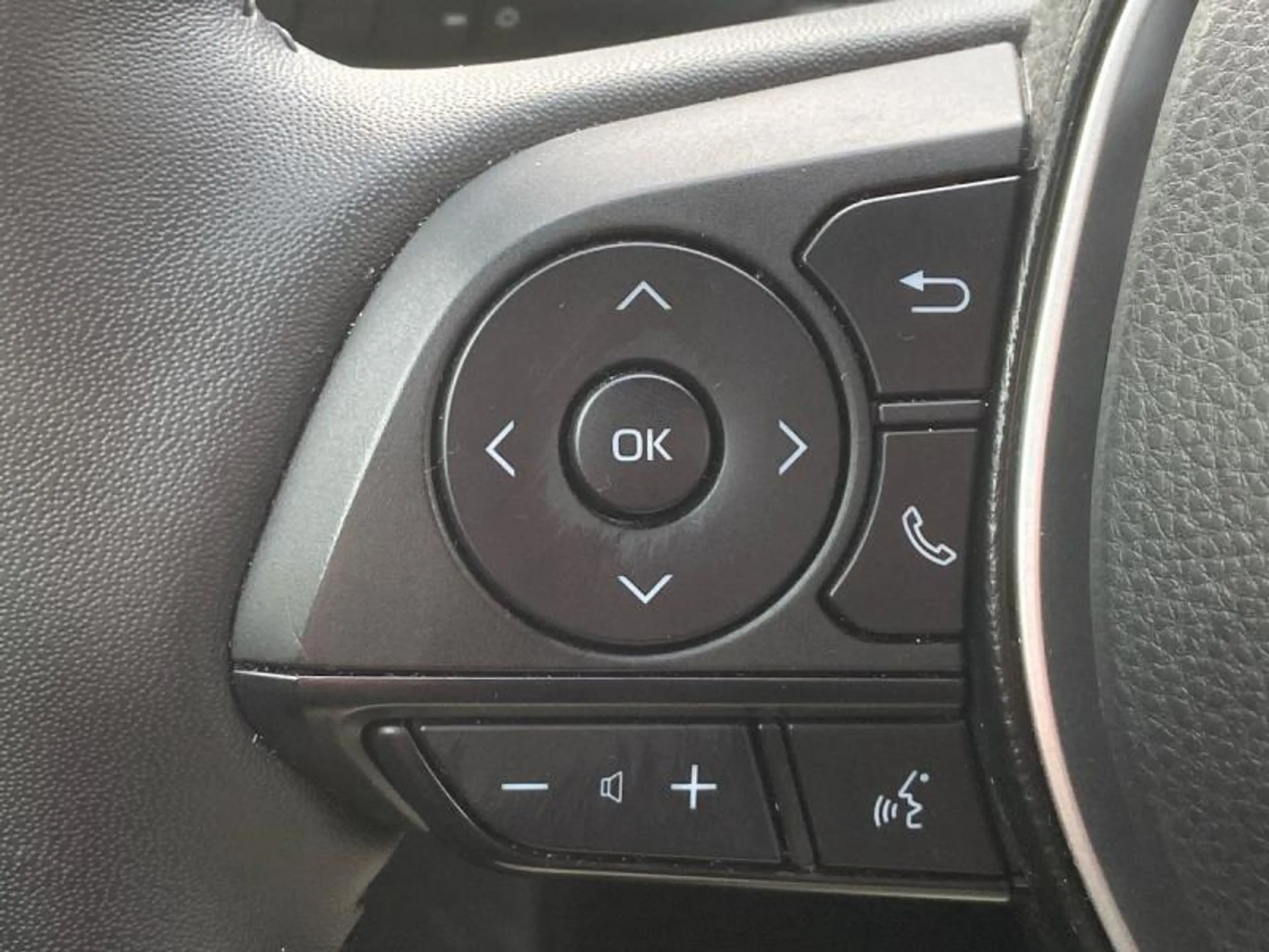 Toyota Corolla Cross Style+cam+gps+sens V+A — photo 14