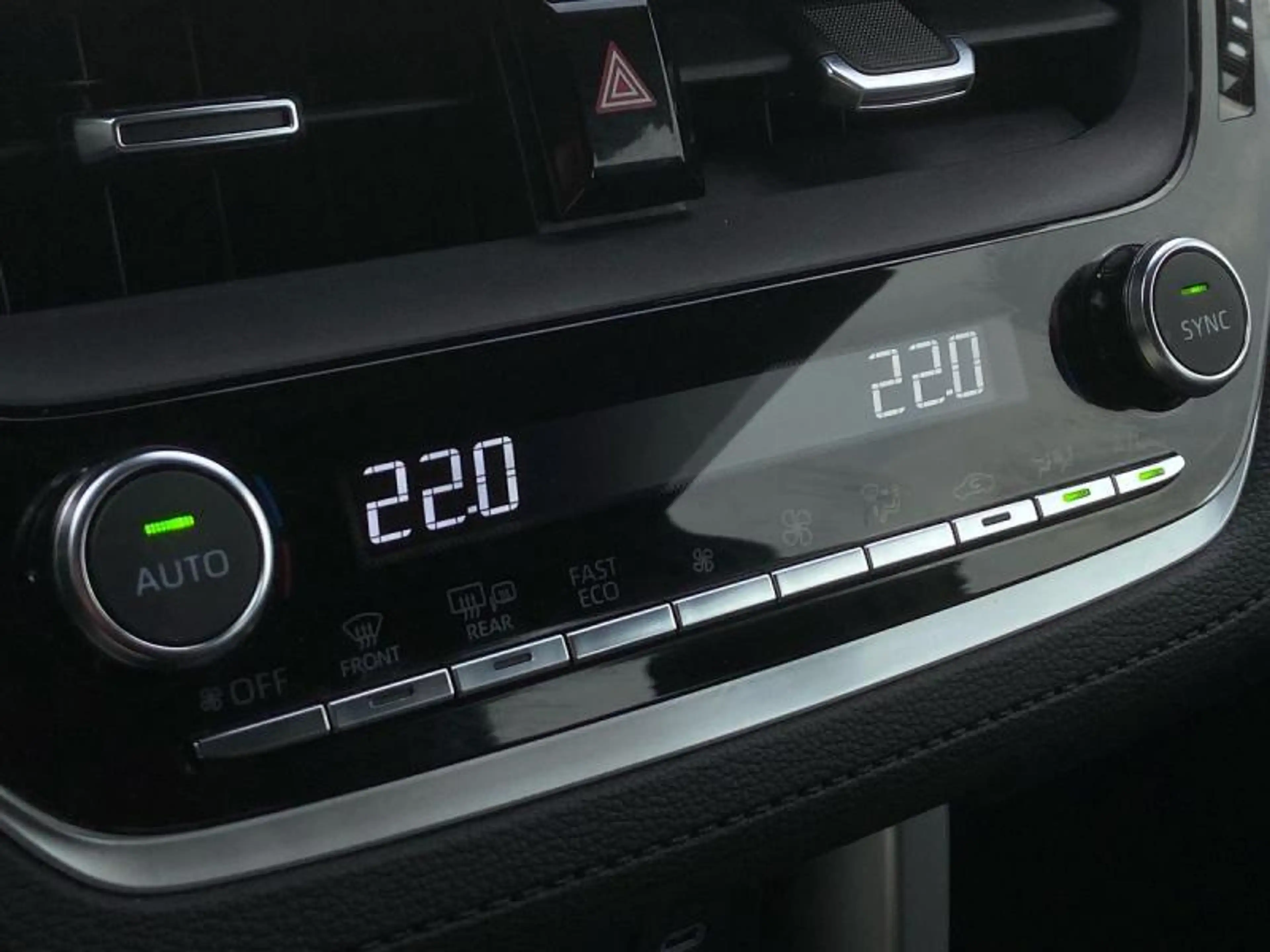 Toyota Corolla Cross Style+cam+gps+sens V+A — photo 13