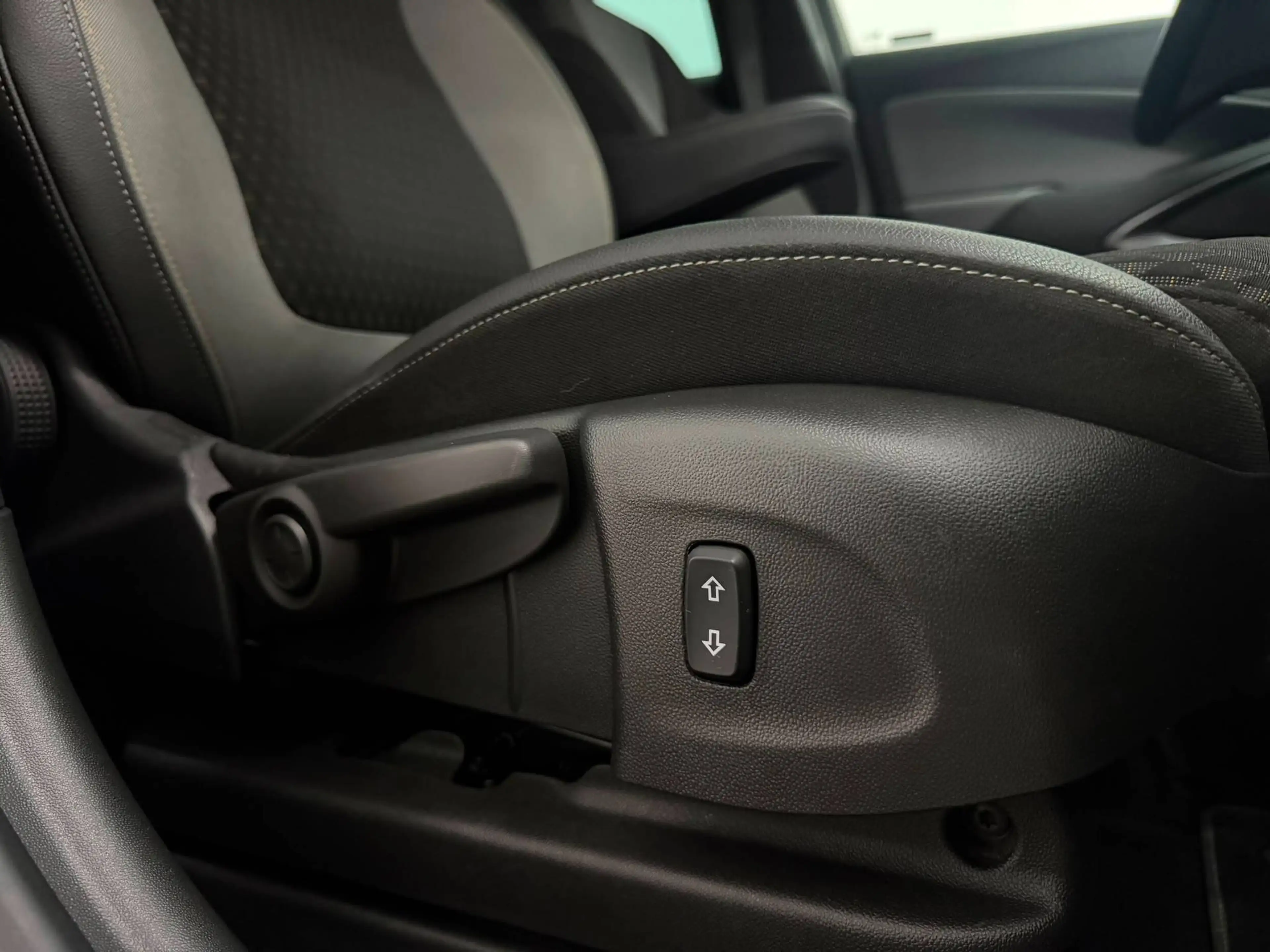 Opel Crossland X Ultimate 1,2 Turbo Aut. NAVI - TOTWINKEL - CARPLAY — photo 14