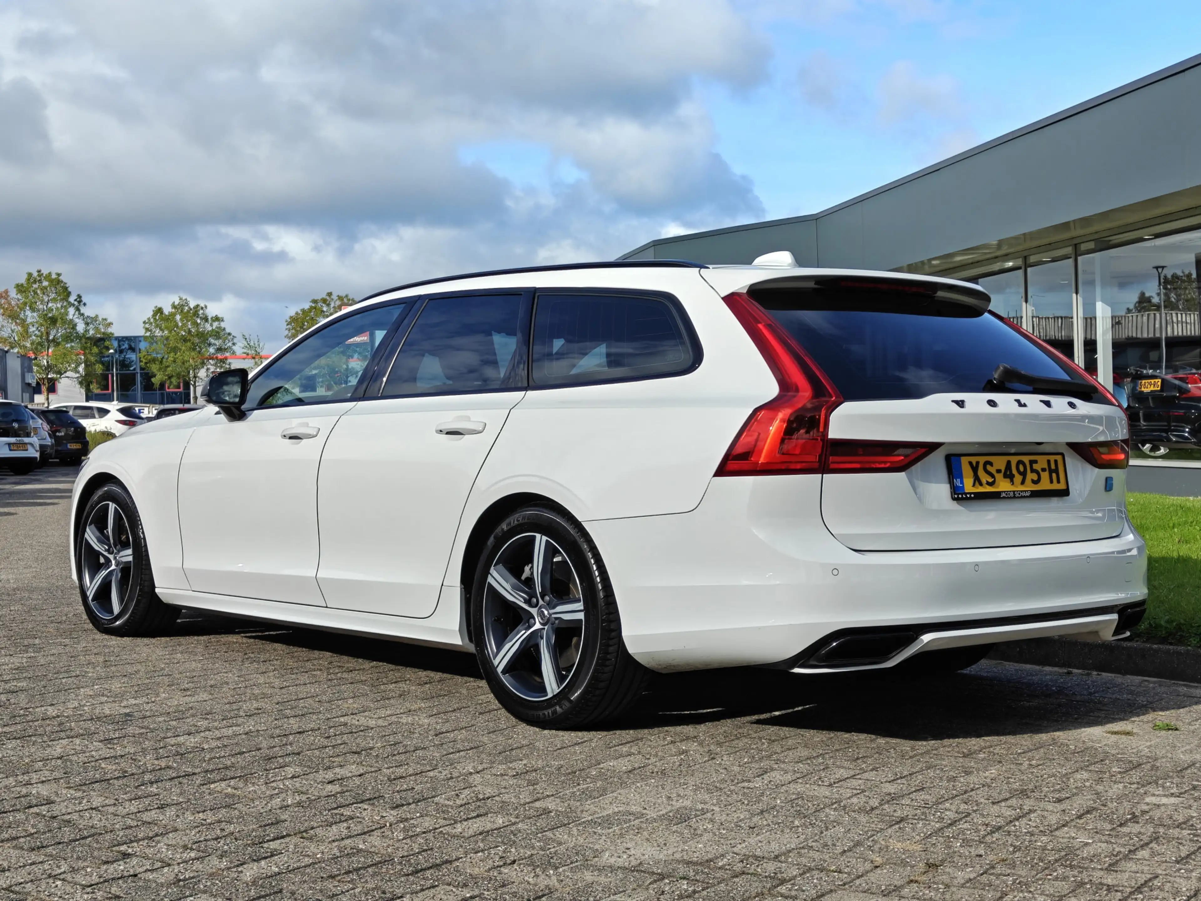 Volvo V90 T4 191PK Business Sport | BLIS | Polestar | HUD | — photo 10