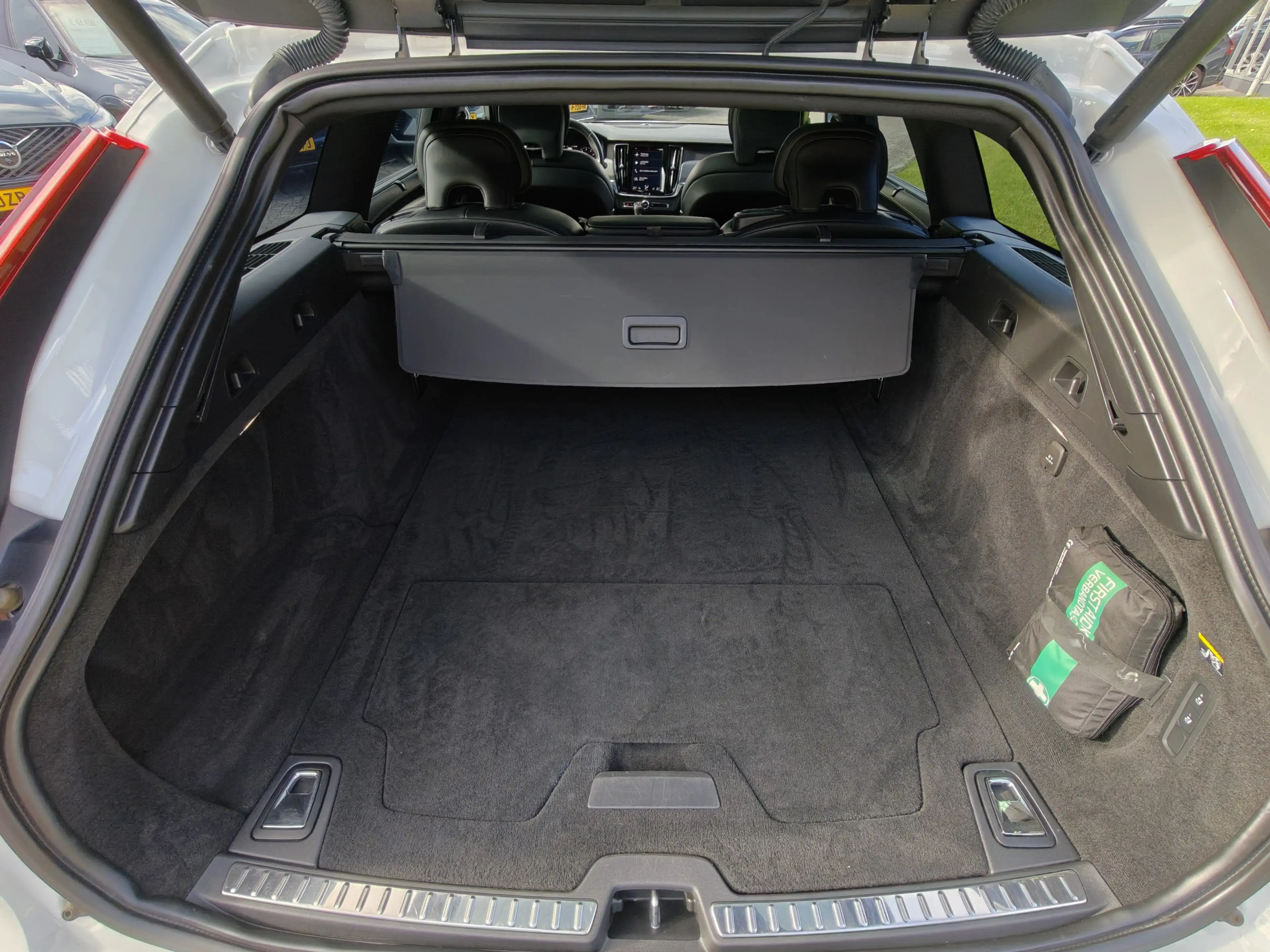 Volvo V90 T4 191PK Business Sport | BLIS | Polestar | HUD | — photo 13