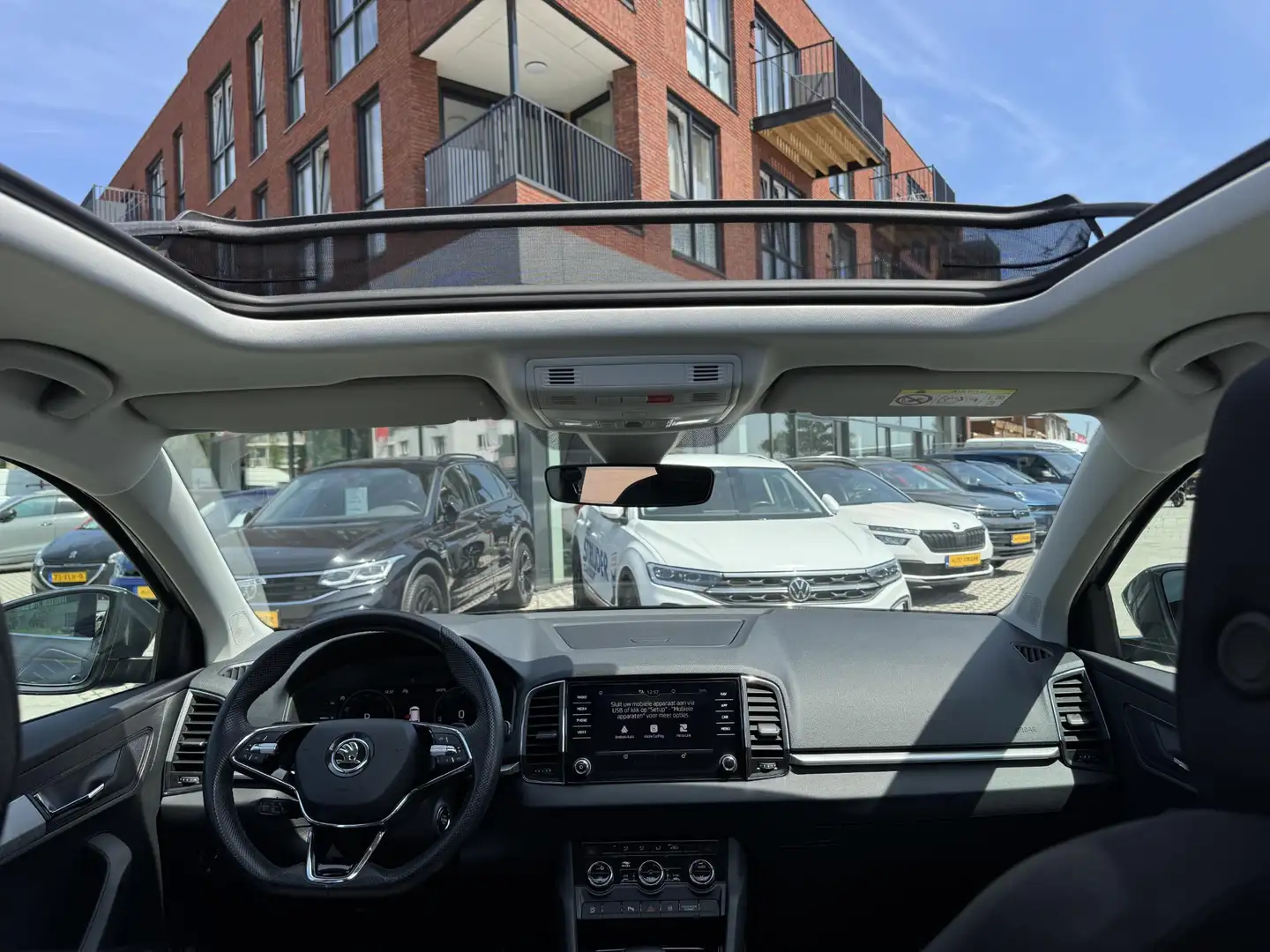 Skoda Karoq 1.5 TSI ACT Business Edition Plus Automaat | Panod Gris - 2