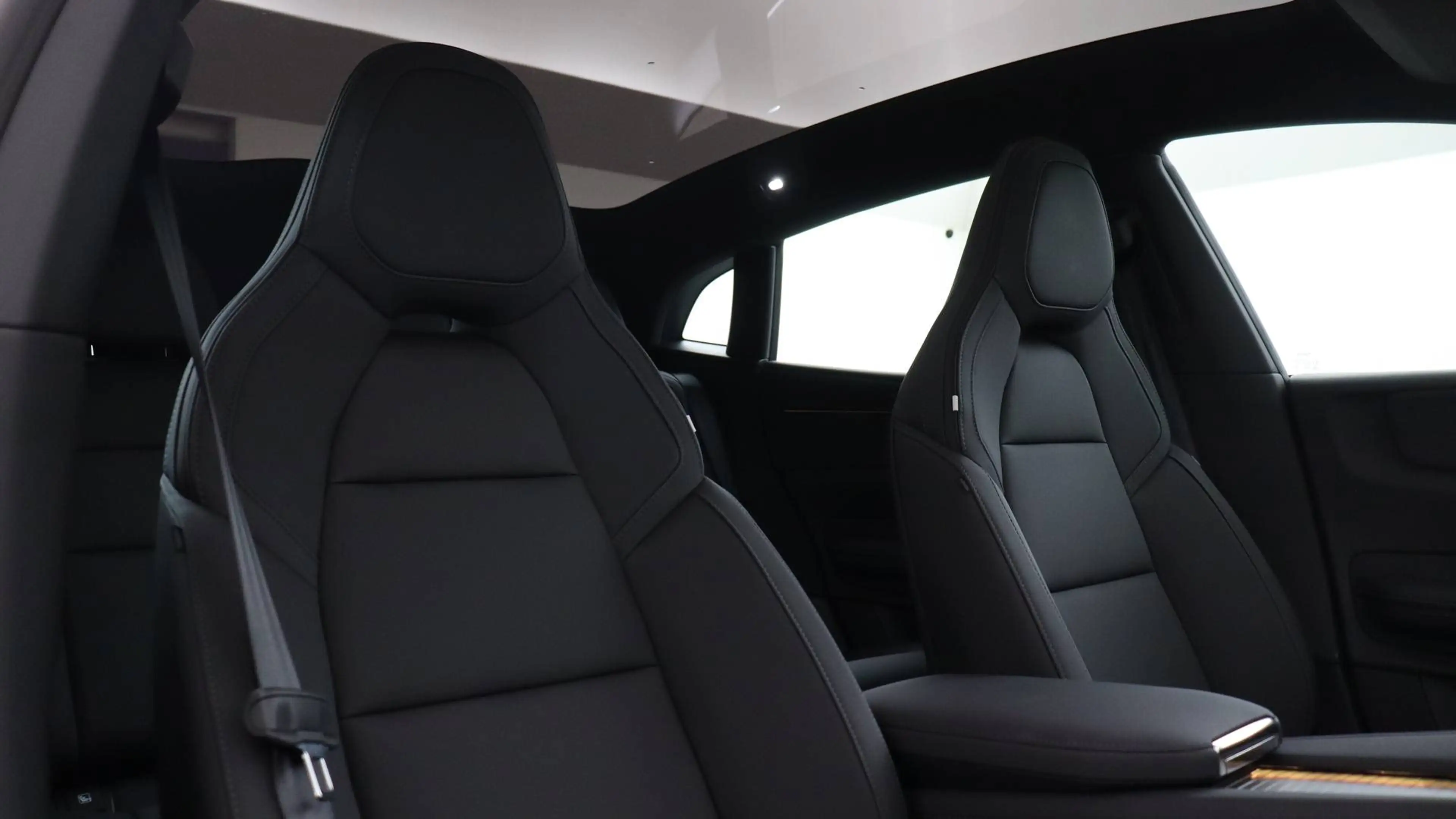 Polestar 4 100 kWh Long Range Single Motor MY26 Pilot — photo 12