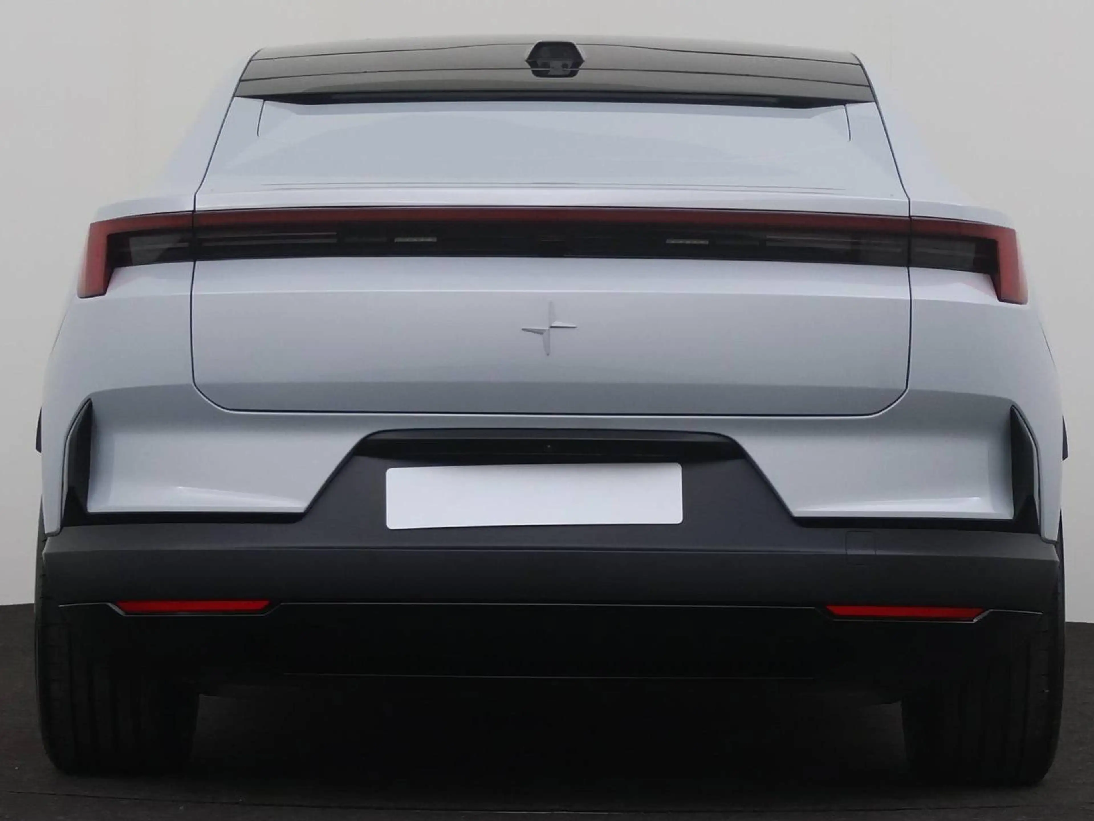 Polestar 4 100 kWh Long Range Single Motor MY26 Pilot — photo 4