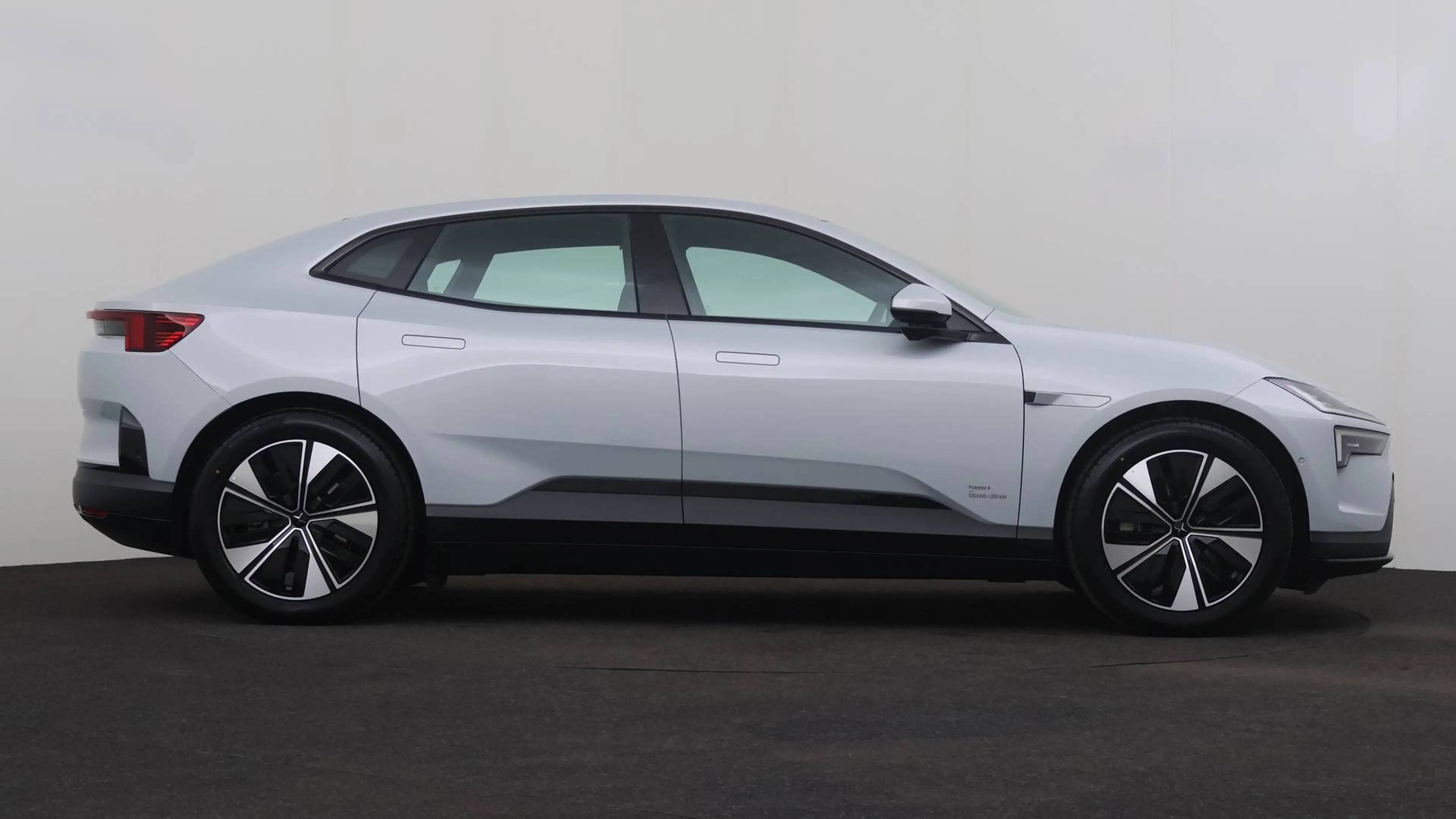 Polestar 4 100 kWh Long Range Single Motor MY26 Pilot — photo 7
