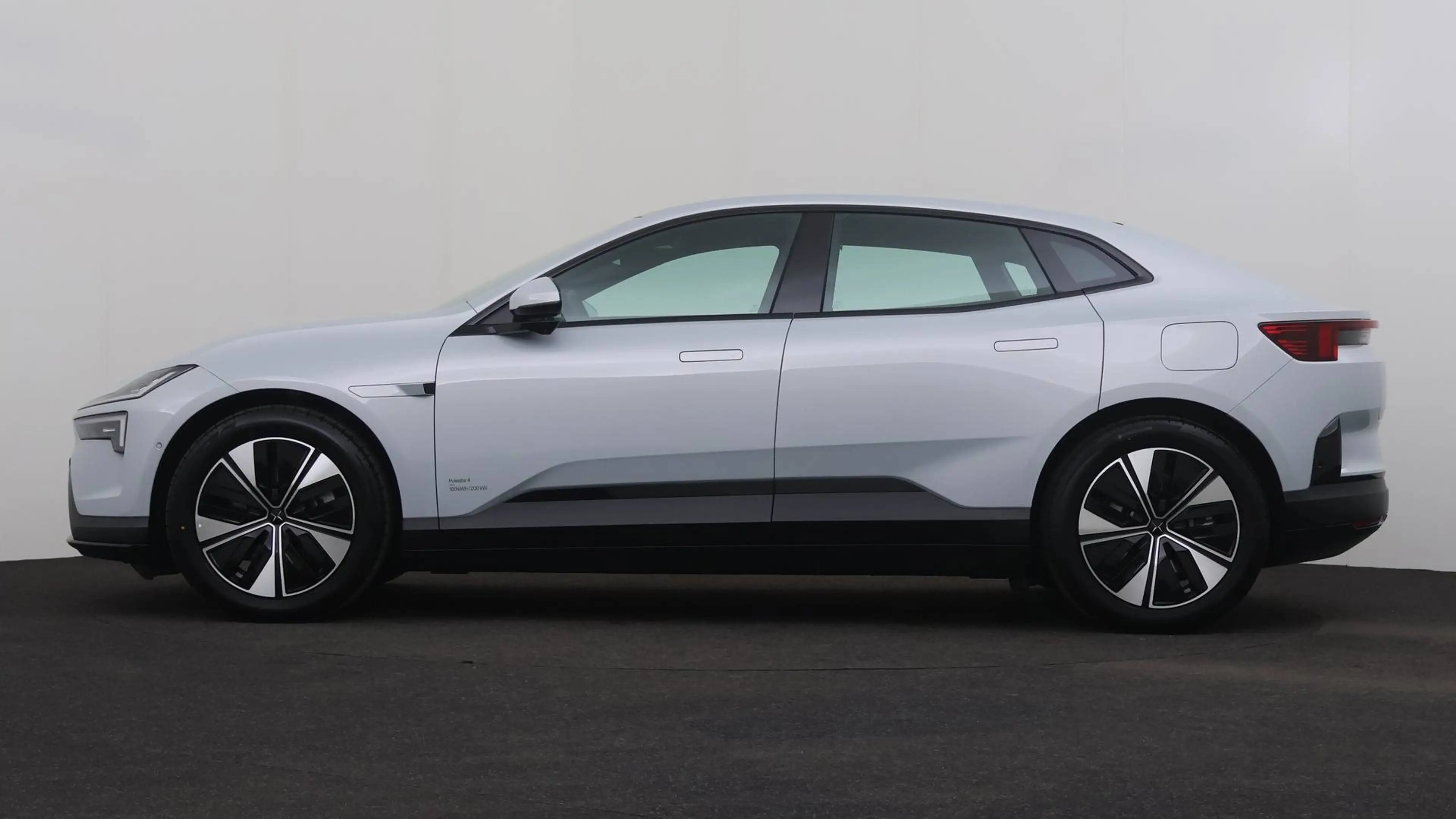 Polestar 4 100 kWh Long Range Single Motor MY26 Pilot — photo 2