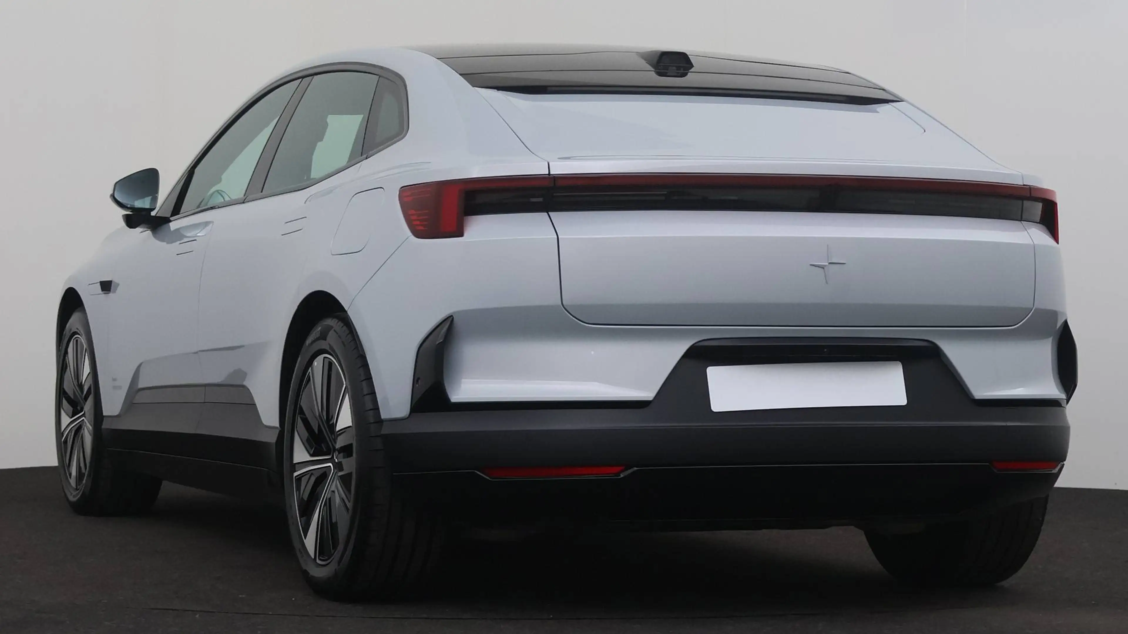 Polestar 4 100 kWh Long Range Single Motor MY26 Pilot — photo 3