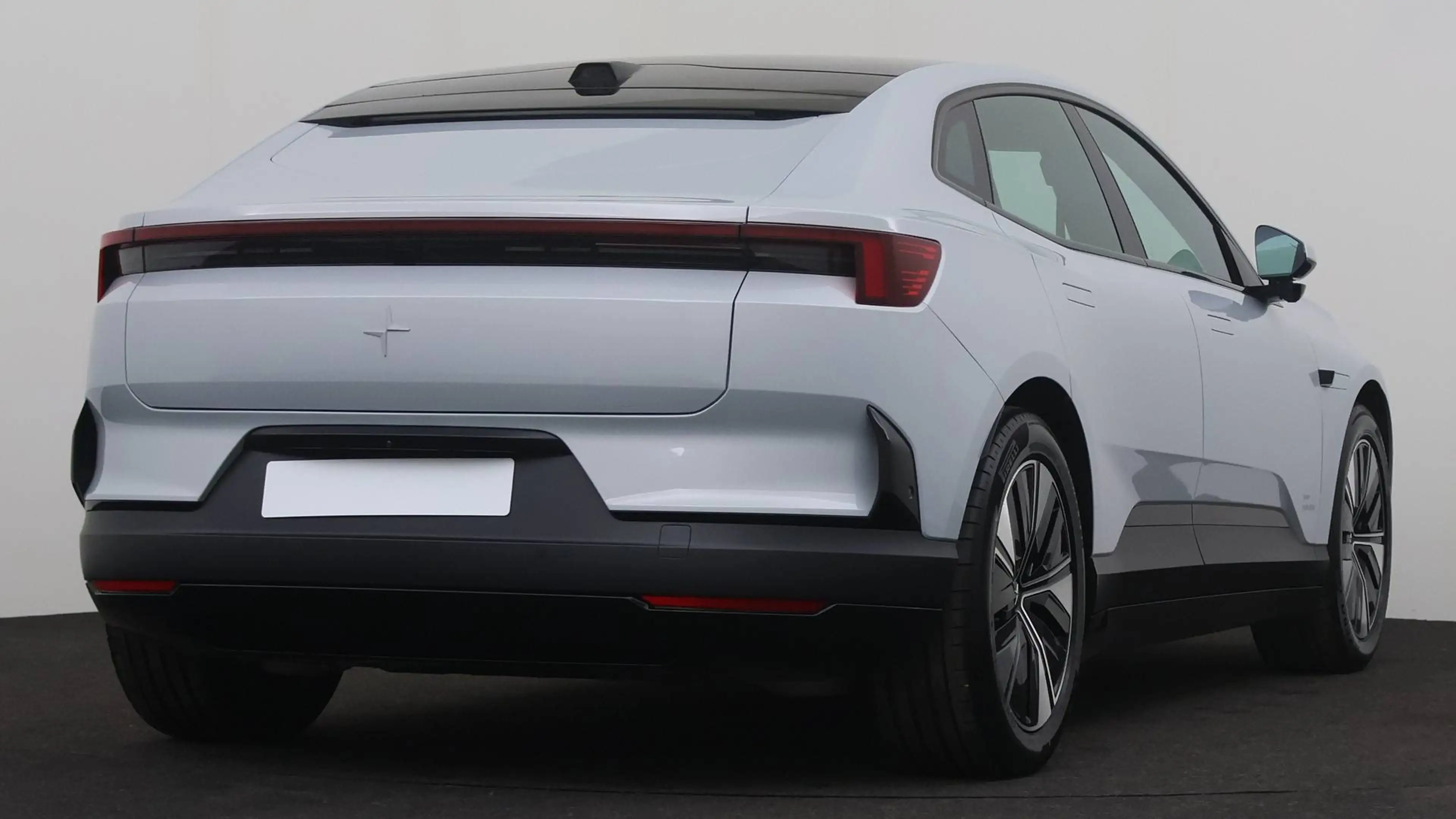 Polestar 4 100 kWh Long Range Single Motor MY26 Pilot — photo 6