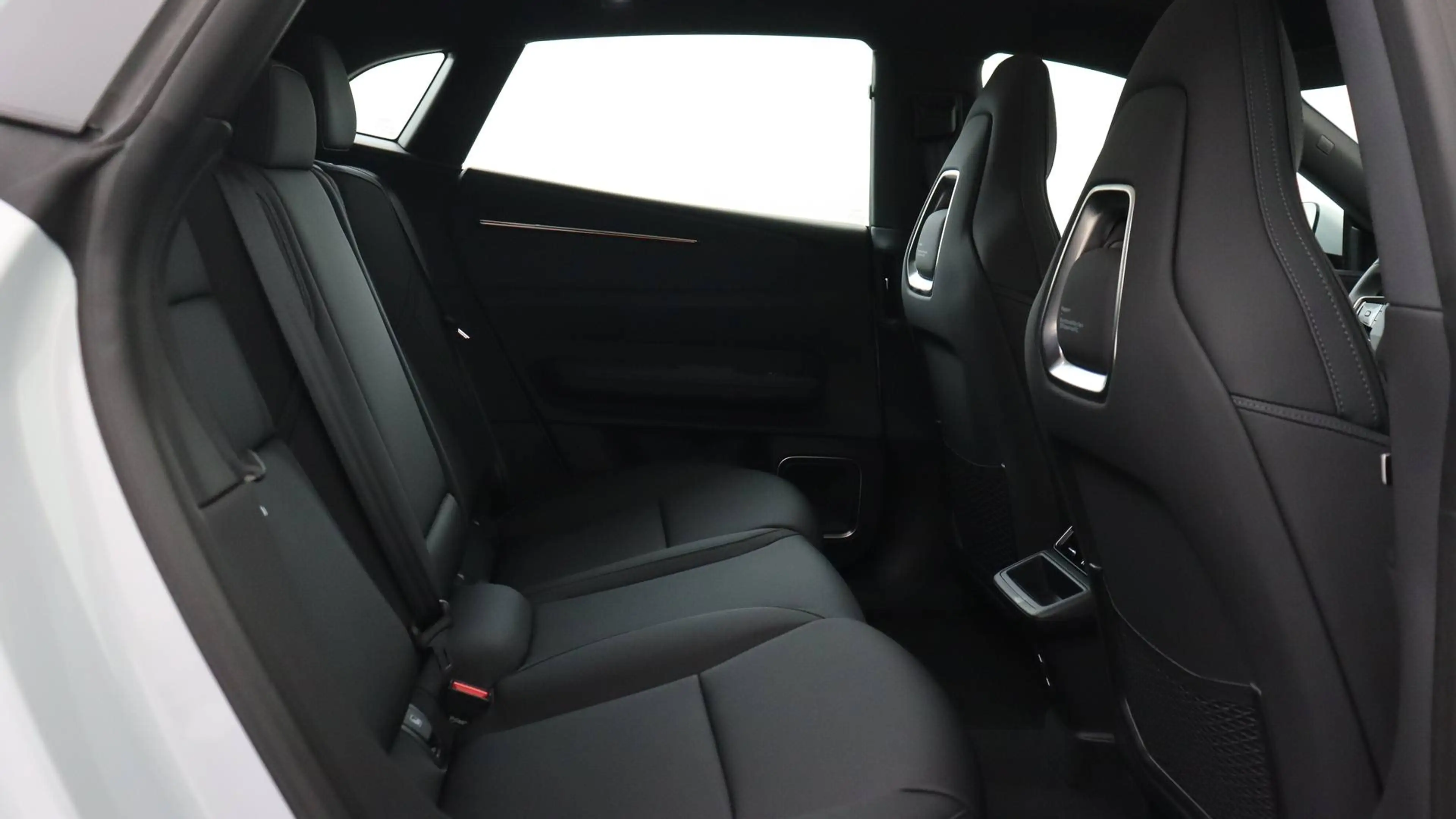 Polestar 4 100 kWh Long Range Single Motor MY26 Pilot — photo 9
