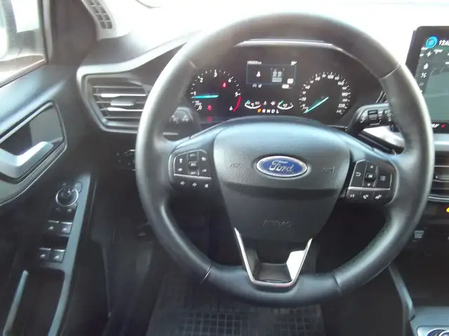 Ford Focus view 10