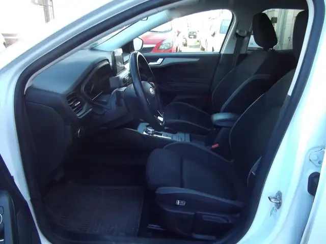 Ford Focus view 8