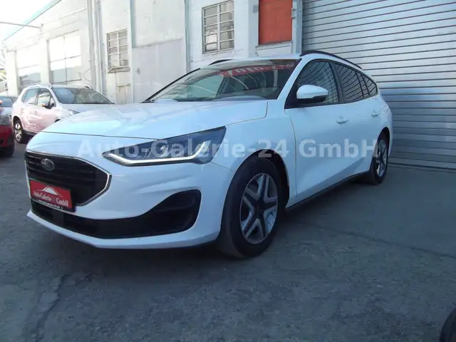 Ford Focus view 3