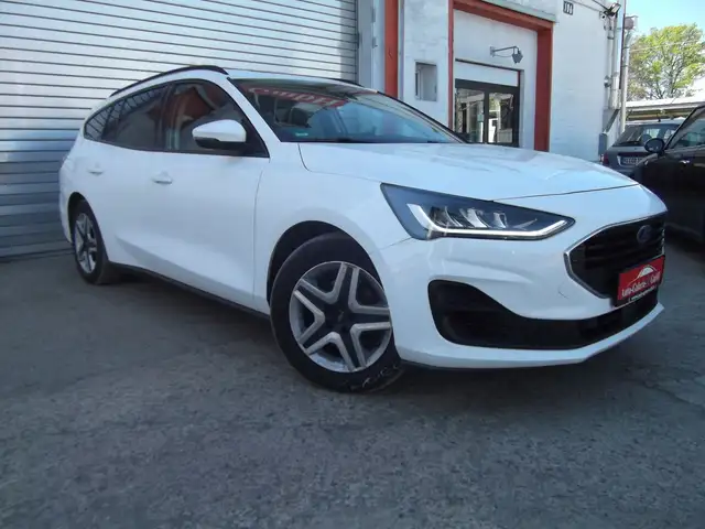 Ford Focus view 2
