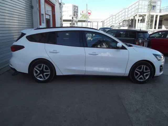 Ford Focus view 6