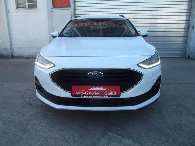 Ford Focus view 3