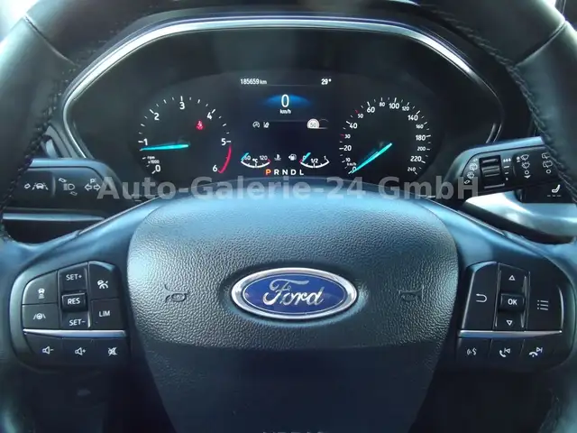 Ford Focus view 11