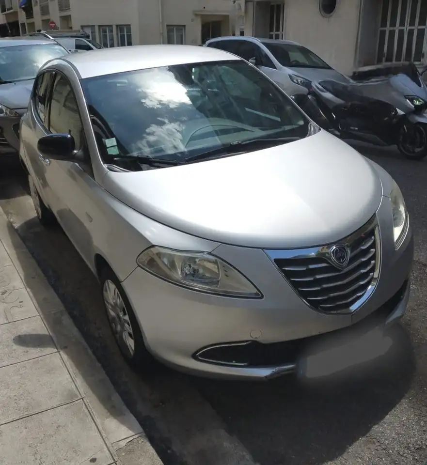 Lancia Ypsilon VPC 1.2 8V 69 CH STOP\u0026START SILVER